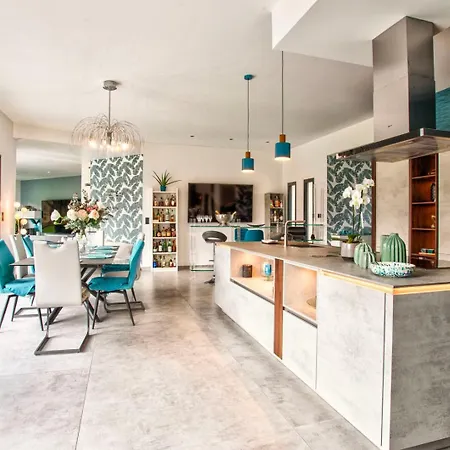 Howard — Jacuzzi, Tranquility & Parking