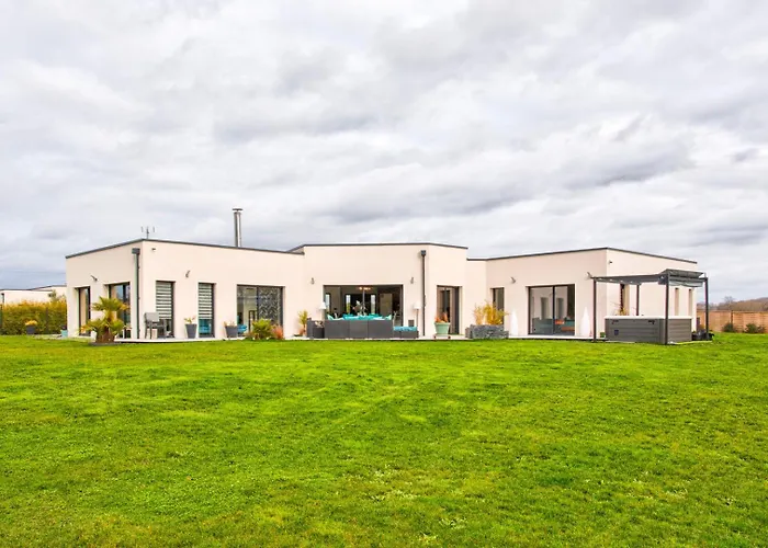 Howard — Jacuzzi, Tranquility & Parking Ranville