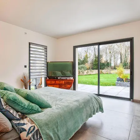 Howard — Jacuzzi, Tranquility & Parking Πανσιόν 4*