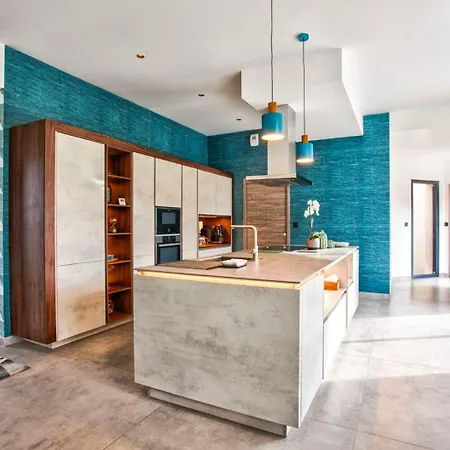 Howard — Jacuzzi, Tranquility & Parking * Ranville