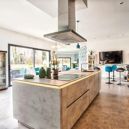 Howard — Jacuzzi, Tranquility & Parking Ranville