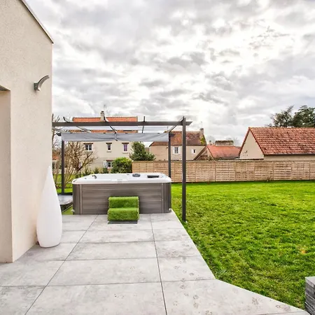 Howard — Jacuzzi, Tranquility & Parking بيت ضيافة