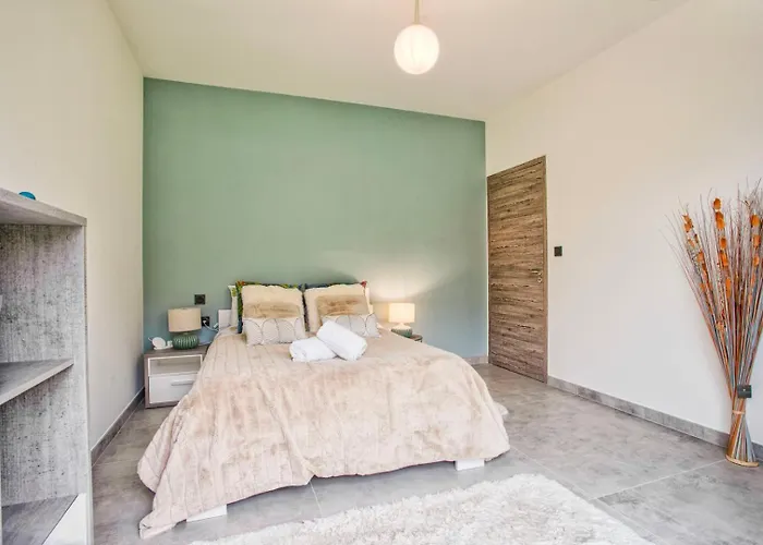 Howard — Jacuzzi, Tranquility & Parking بيت ضيافة Ranville