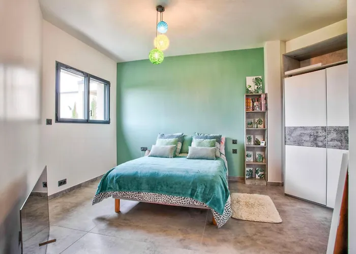 Howard — Jacuzzi, Tranquility & Parking 4*