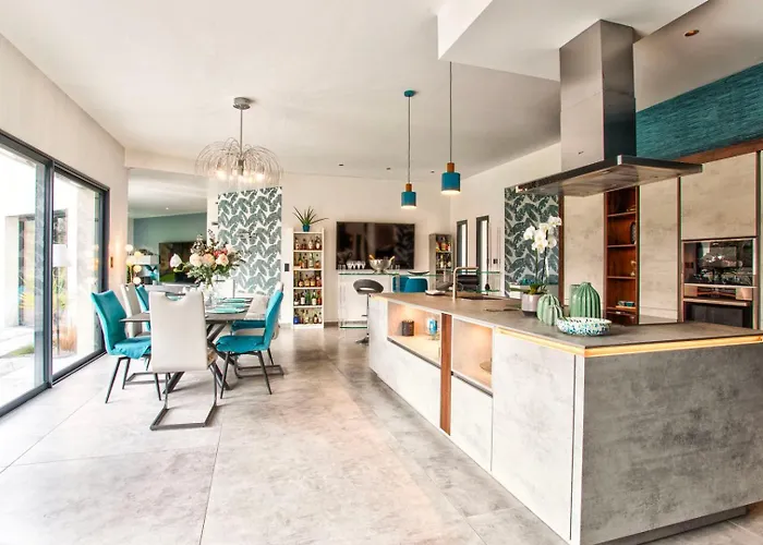 Howard — Jacuzzi, Tranquility & Parking