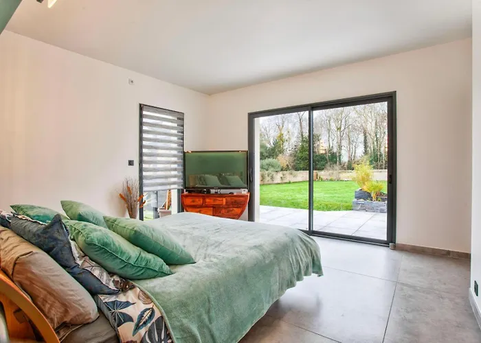 Howard — Jacuzzi, Tranquility & Parking بيت ضيافة 4*